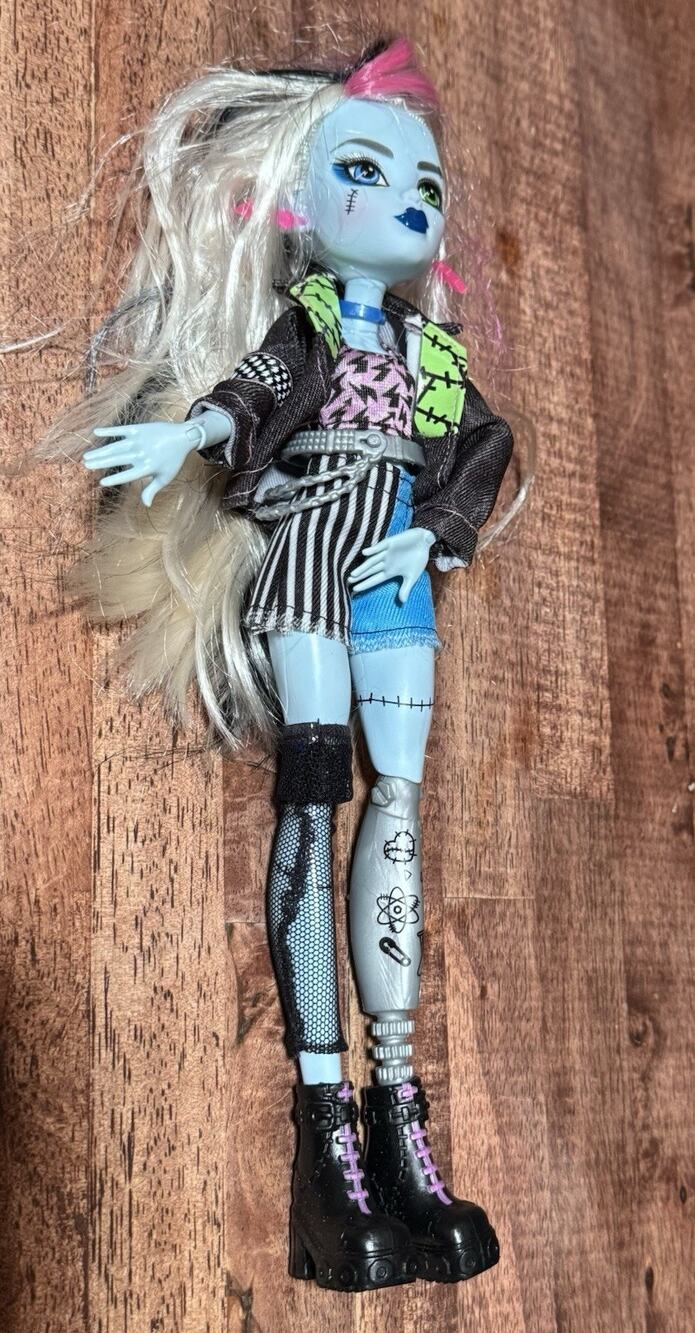 Monster High G3 Core Refresh Frankie Stein Fashion Doll Dressed Original Outfit